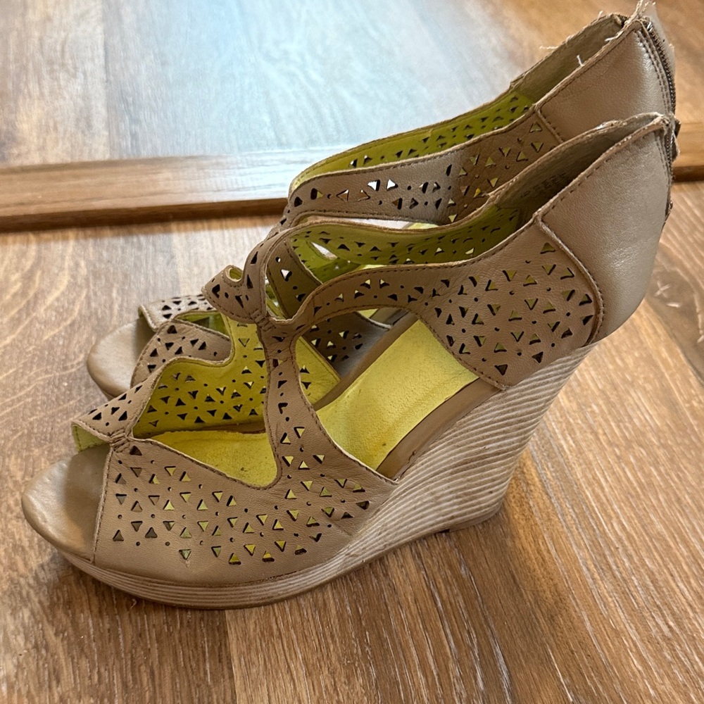 Seychelles Beige Perforated Wedges